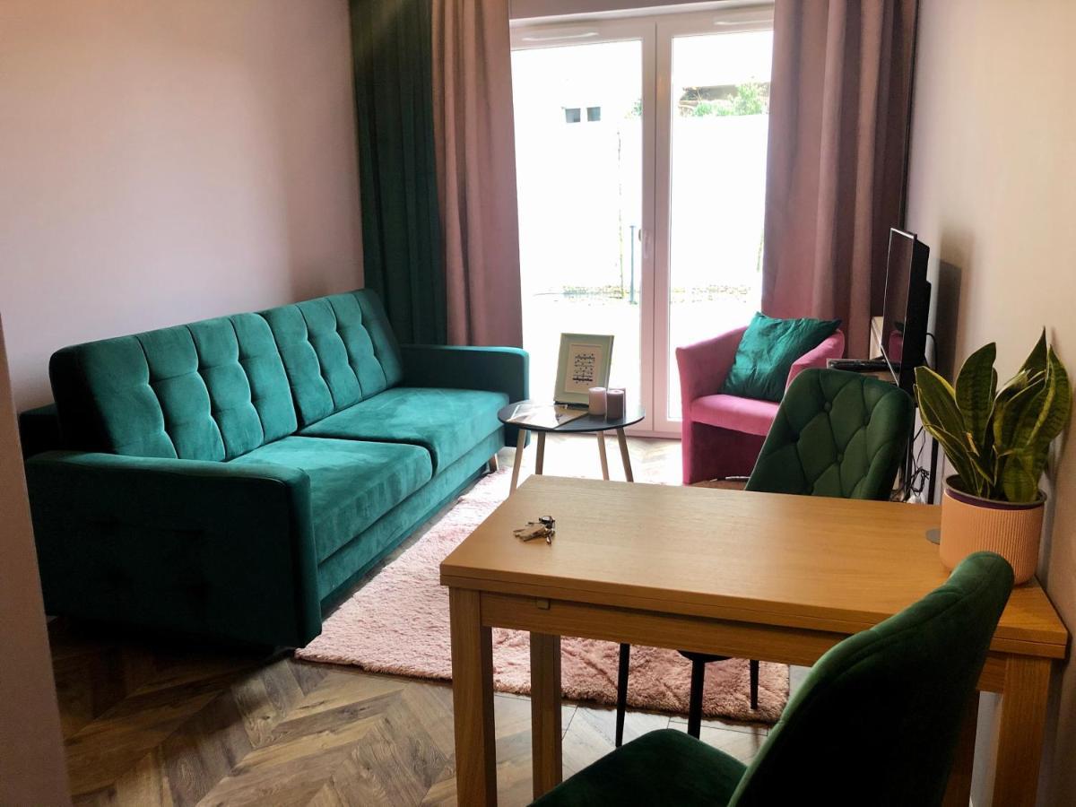 Apartament z ogródkiem i garażem Poznan Exterior foto