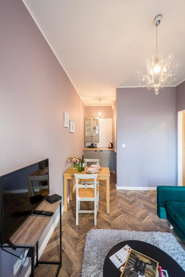 Apartament z ogródkiem i garażem Poznan Exterior foto
