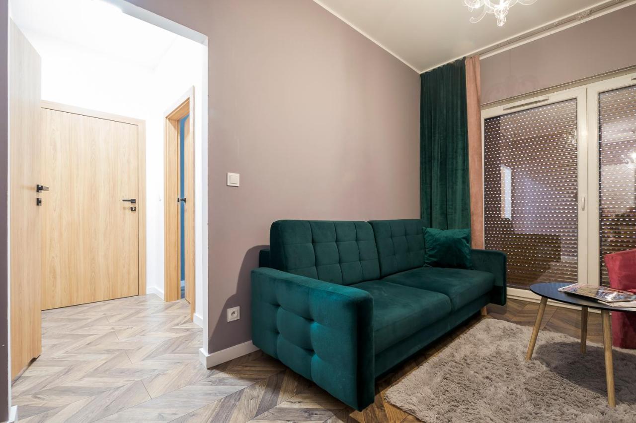 Apartament z ogródkiem i garażem Poznan Exterior foto