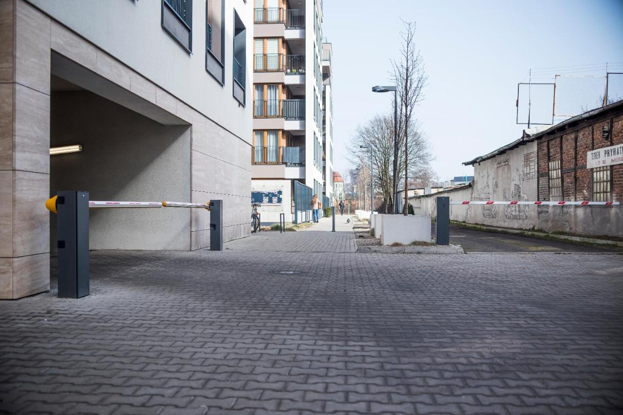 Apartament z ogródkiem i garażem Poznan Exterior foto