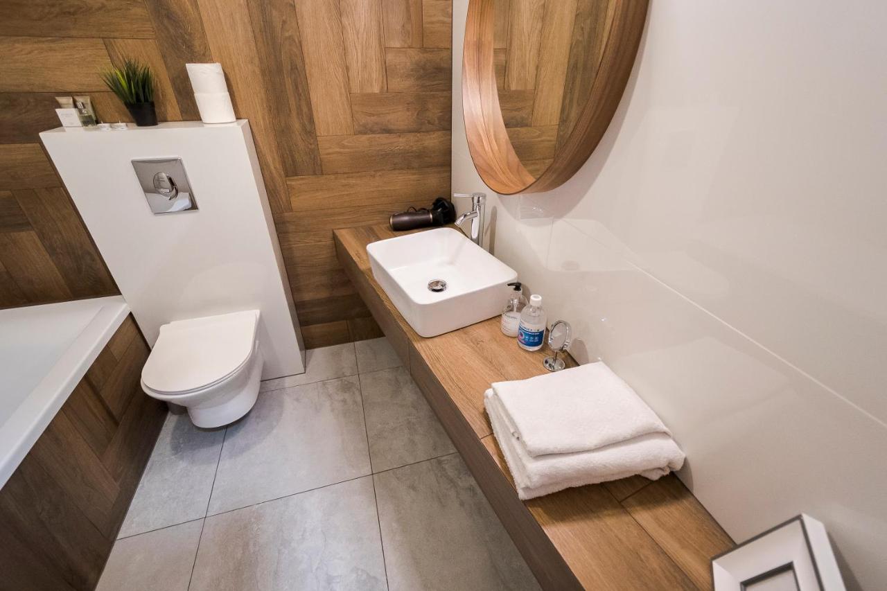 Apartament z ogródkiem i garażem Poznan Exterior foto