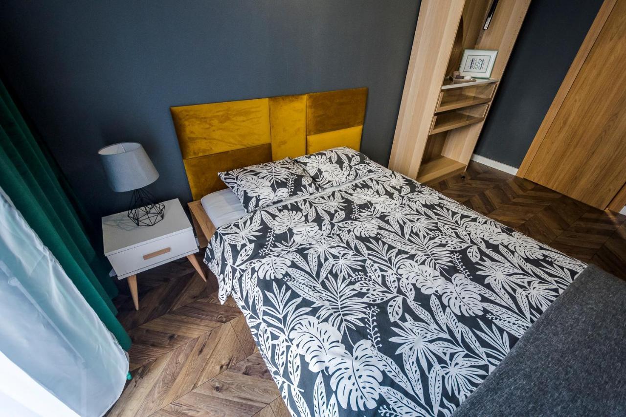 Apartament z ogródkiem i garażem Poznan Exterior foto