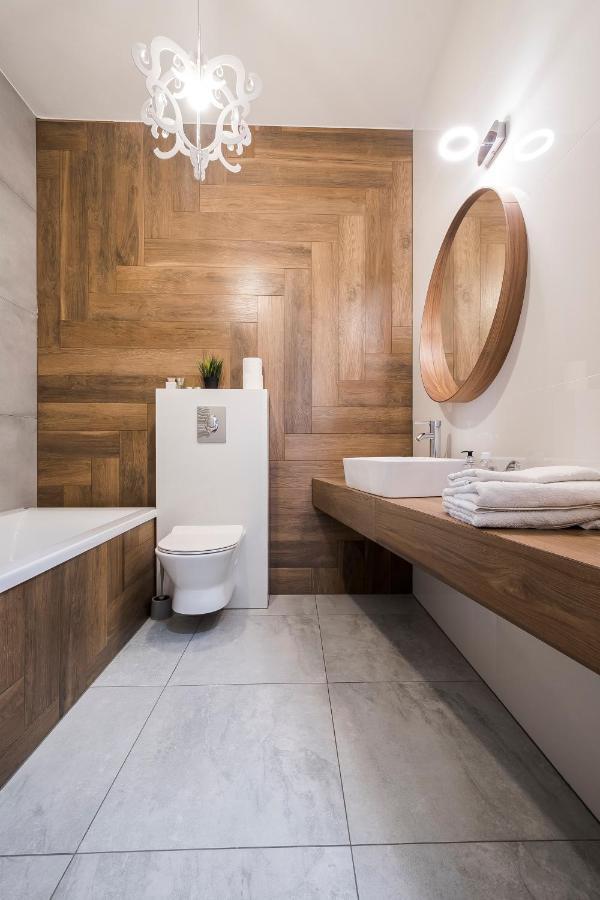 Apartament z ogródkiem i garażem Poznan Exterior foto