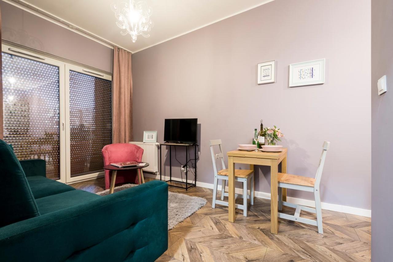 Apartament z ogródkiem i garażem Poznan Exterior foto
