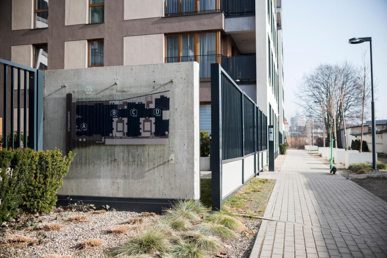 Apartament z ogródkiem i garażem Poznan Exterior foto