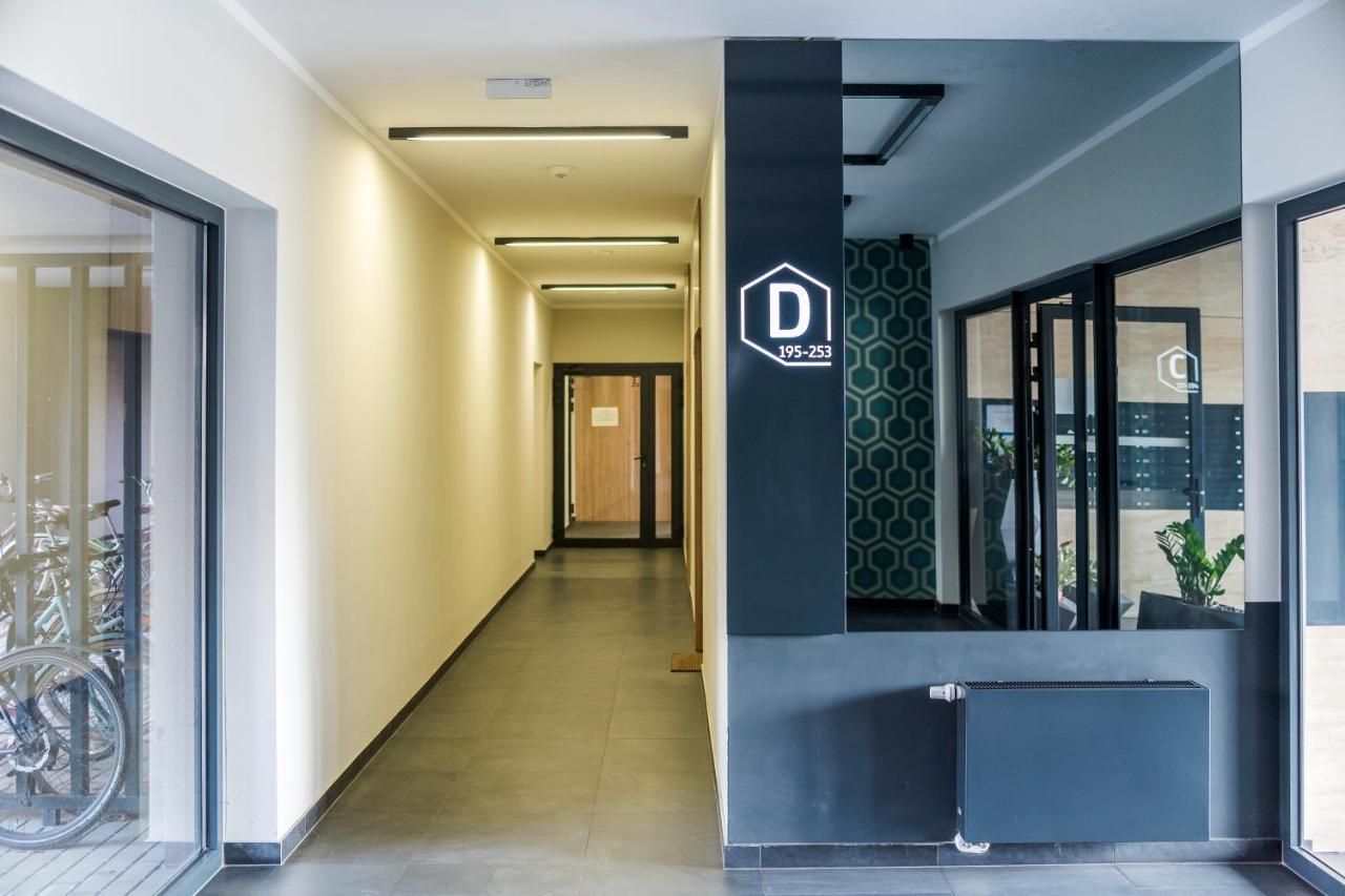Apartament z ogródkiem i garażem Poznan Exterior foto