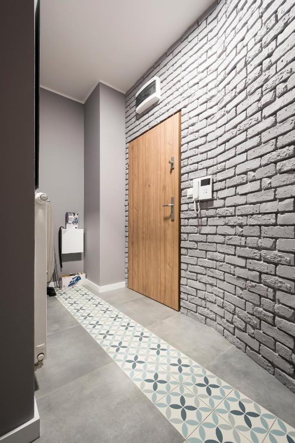 Apartament z ogródkiem i garażem Poznan Exterior foto