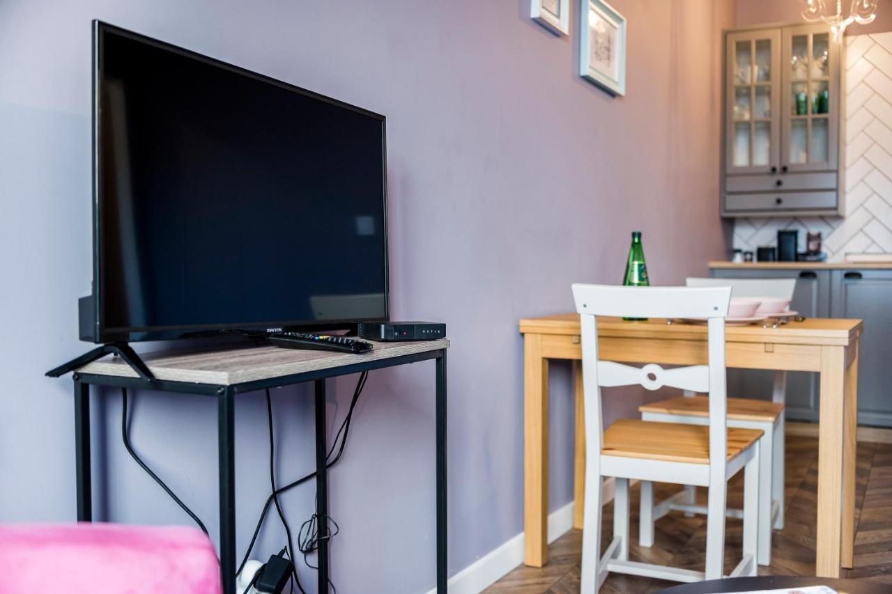 Apartament z ogródkiem i garażem Poznan Exterior foto