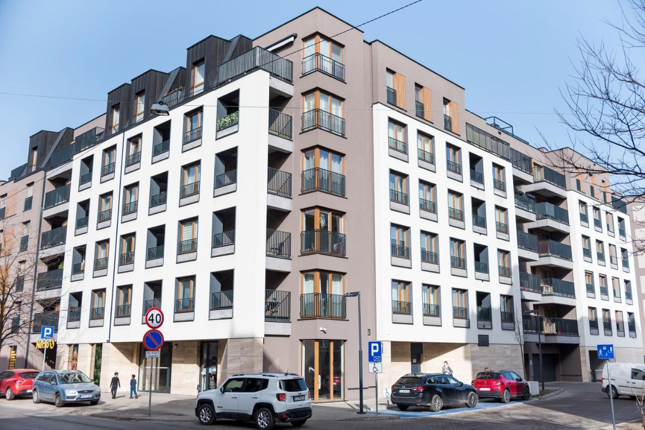 Apartament z ogródkiem i garażem Poznan Exterior foto