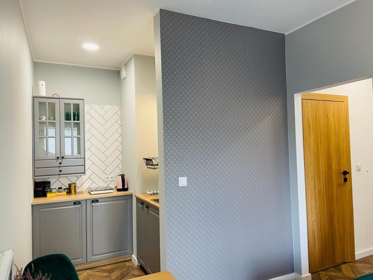Apartament z ogródkiem i garażem Poznan Exterior foto
