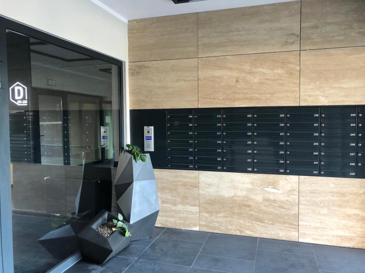 Apartament z ogródkiem i garażem Poznan Exterior foto